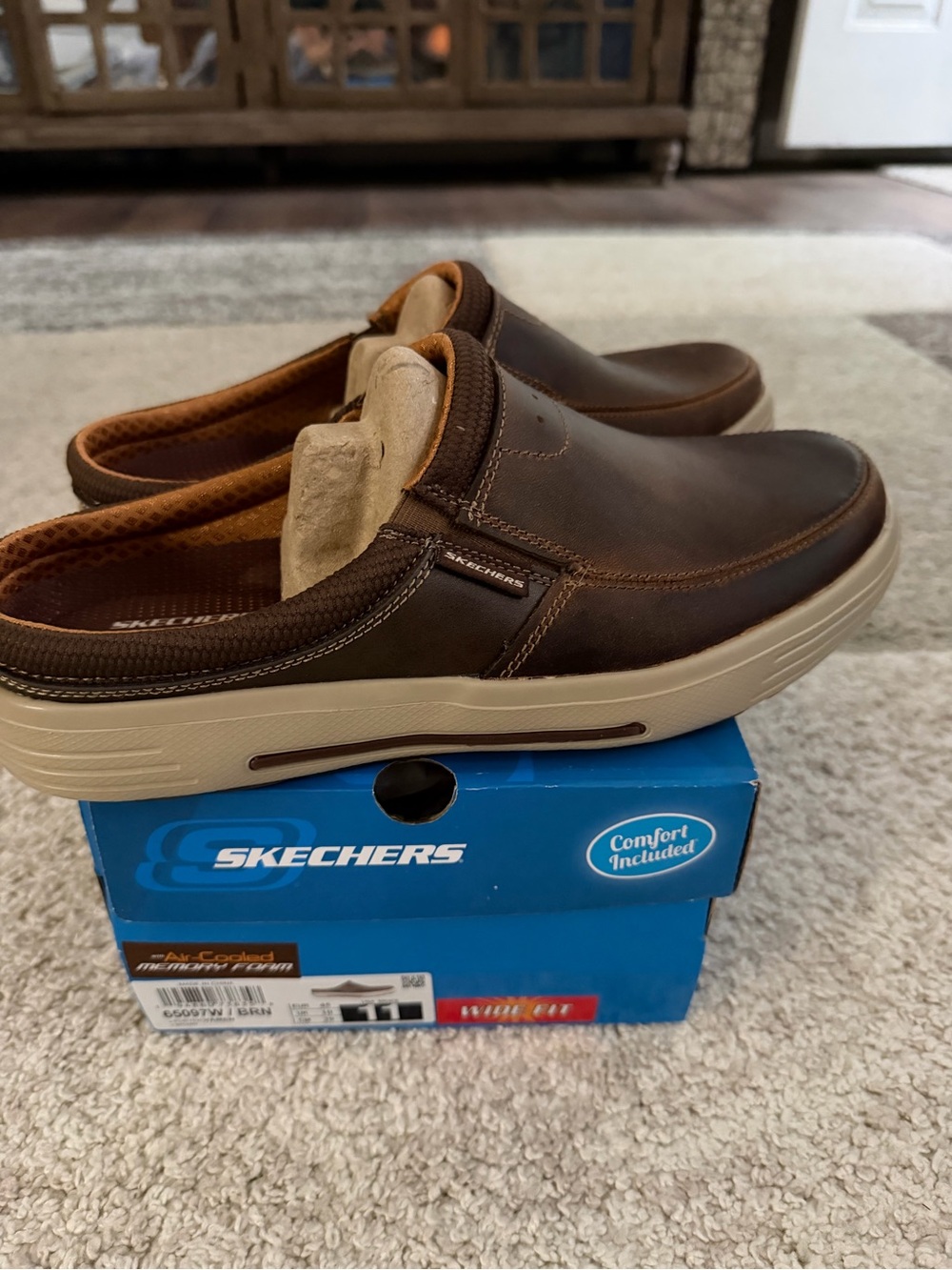 NWT Skechers Men’s Brown Leather Slip-On Loafers with Tan Sole